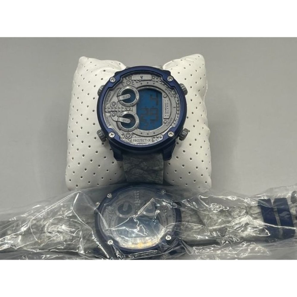 New Watch  FREE DISPLAY CASE